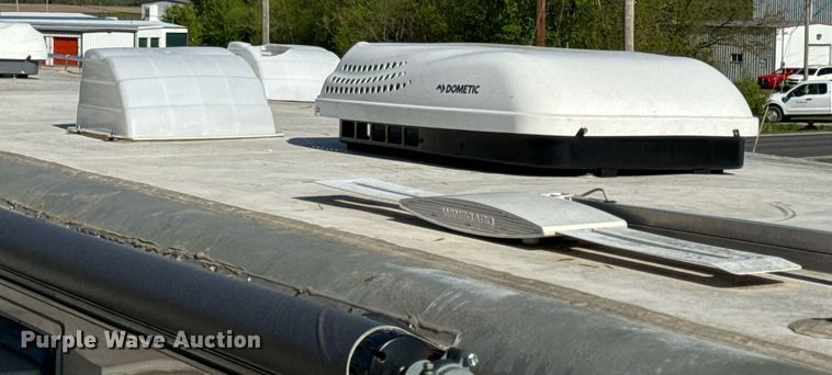 image for item EH6711 2003 Newmar Kountry Star RV