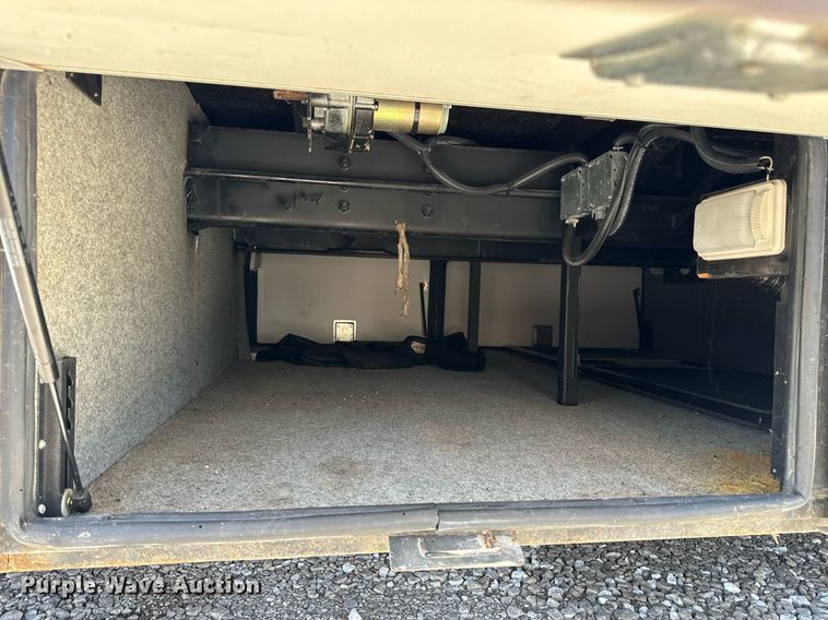 image for item EH6711 2003 Newmar Kountry Star RV