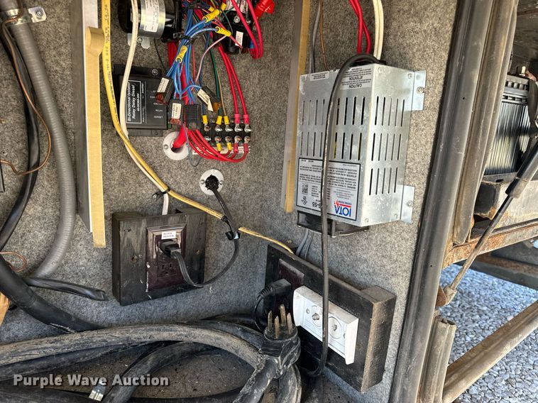 image for item EH6711 2003 Newmar Kountry Star RV