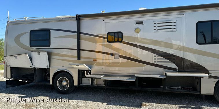image for item EH6711 2003 Newmar Kountry Star RV