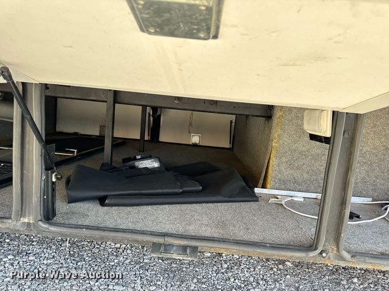 image for item EH6711 2003 Newmar Kountry Star RV