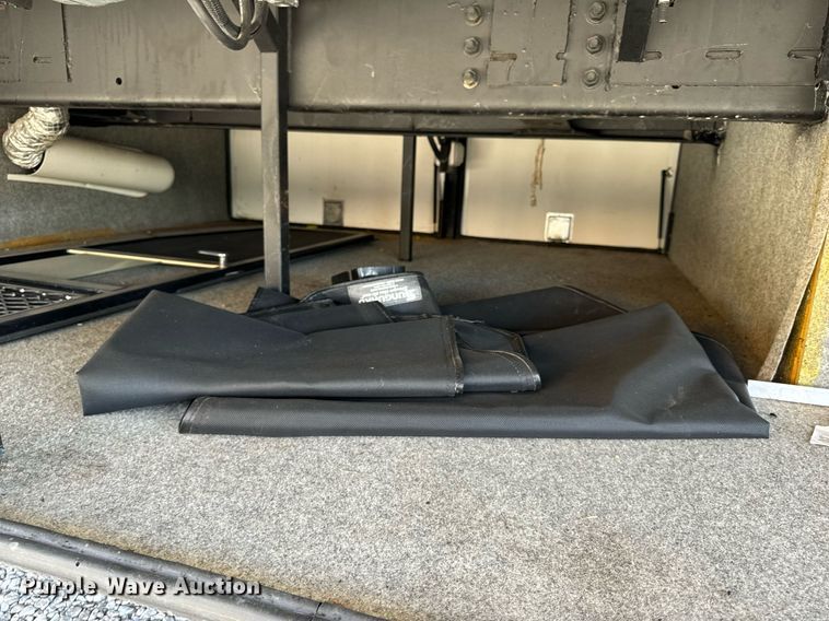 image for item EH6711 2003 Newmar Kountry Star RV