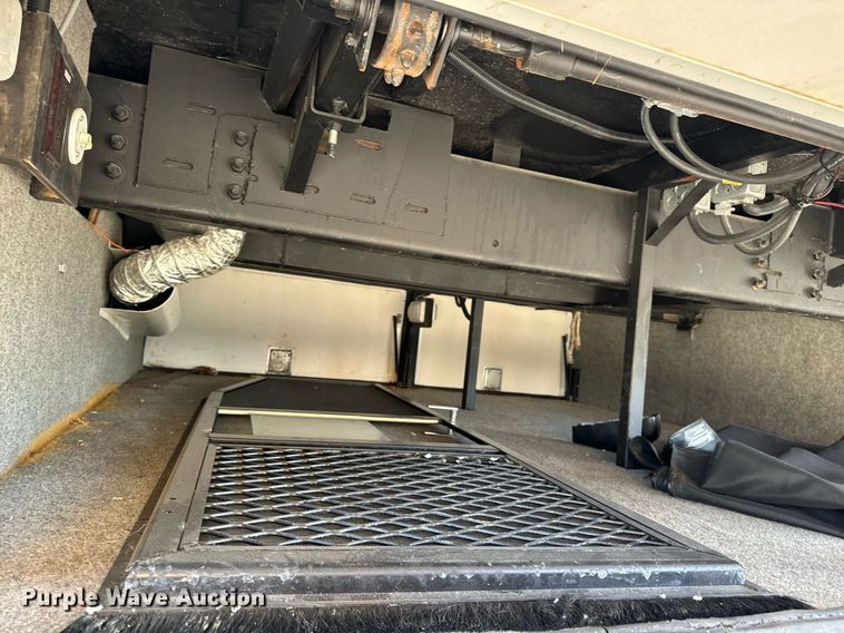 image for item EH6711 2003 Newmar Kountry Star RV