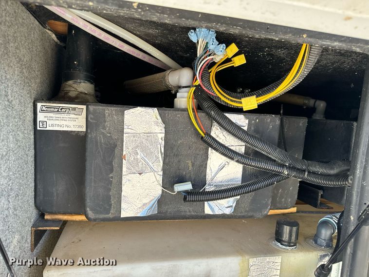 image for item EH6711 2003 Newmar Kountry Star RV