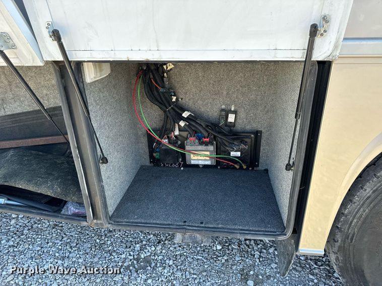 image for item EH6711 2003 Newmar Kountry Star RV