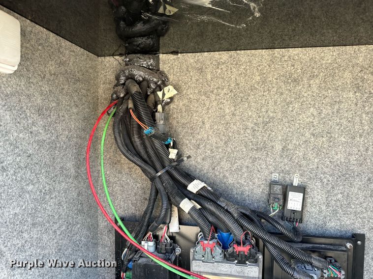 image for item EH6711 2003 Newmar Kountry Star RV