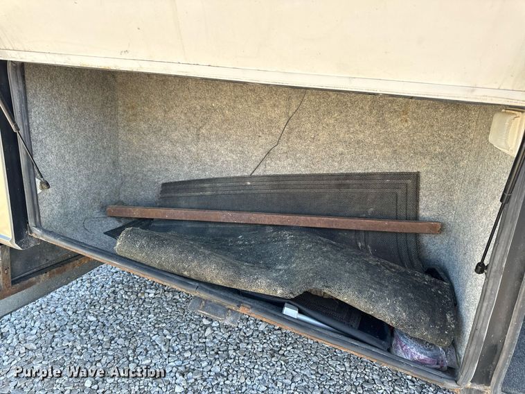 image for item EH6711 2003 Newmar Kountry Star RV