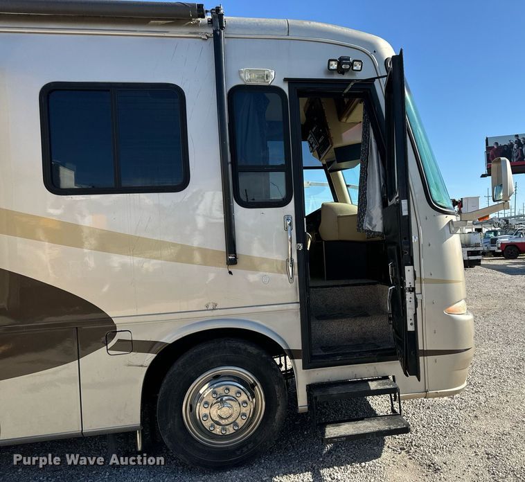 image for item EH6711 2003 Newmar Kountry Star RV