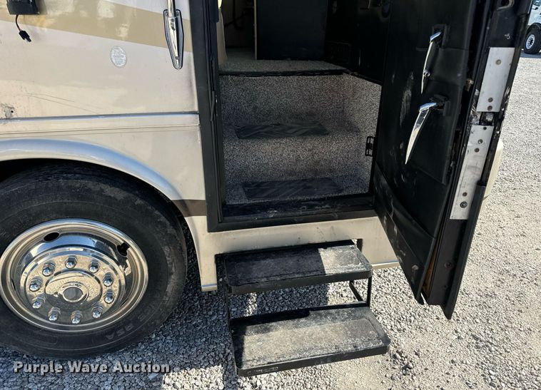 image for item EH6711 2003 Newmar Kountry Star RV