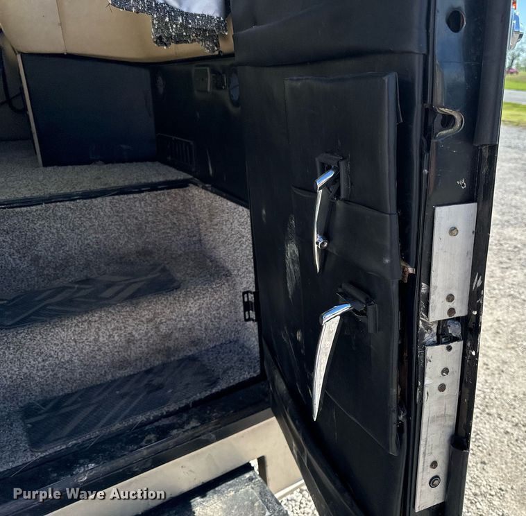 image for item EH6711 2003 Newmar Kountry Star RV