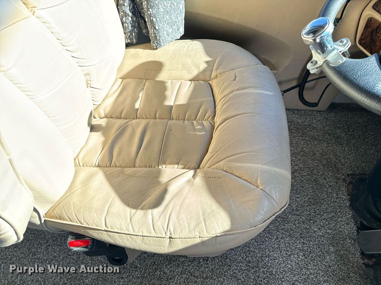 image for item EH6711 2003 Newmar Kountry Star RV