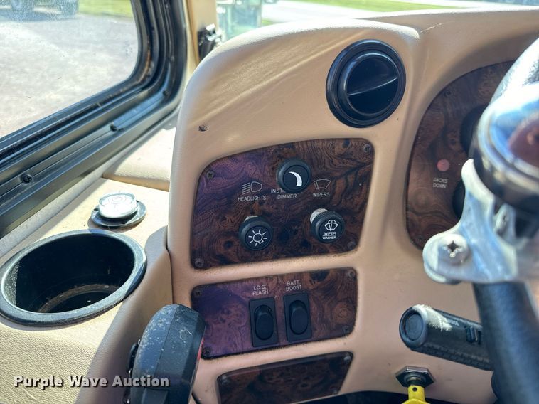 image for item EH6711 2003 Newmar Kountry Star RV