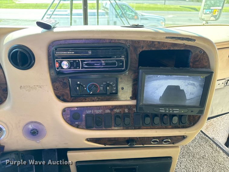 image for item EH6711 2003 Newmar Kountry Star RV