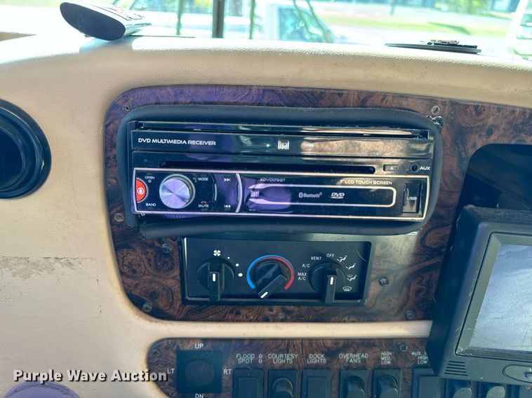 image for item EH6711 2003 Newmar Kountry Star RV