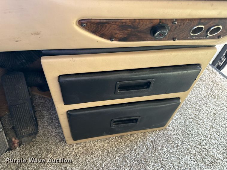 image for item EH6711 2003 Newmar Kountry Star RV