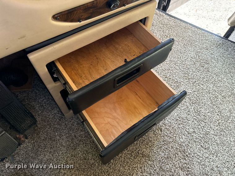 image for item EH6711 2003 Newmar Kountry Star RV