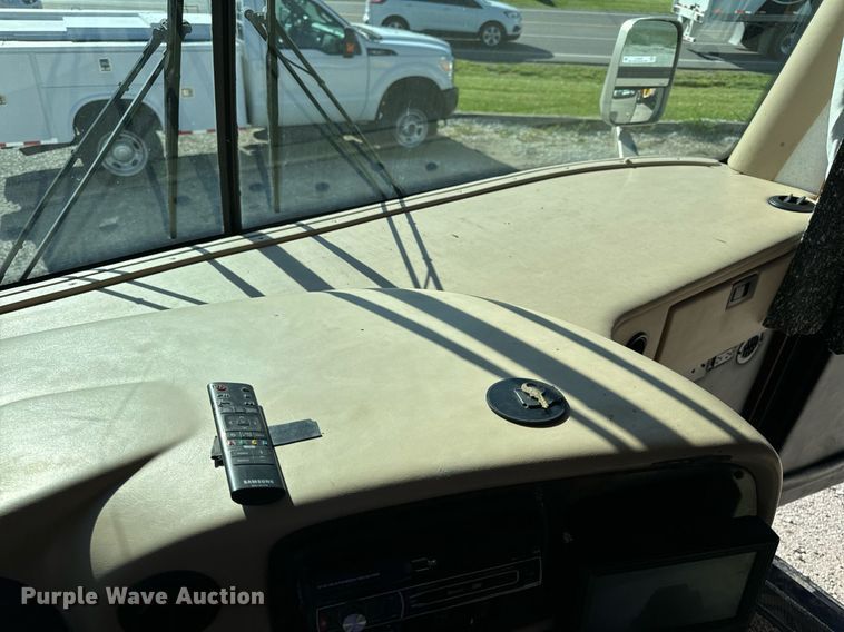 image for item EH6711 2003 Newmar Kountry Star RV