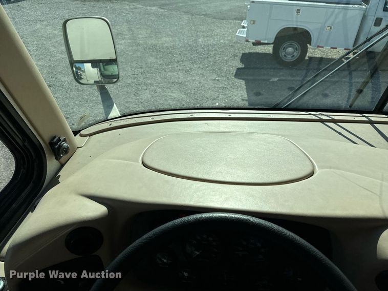 image for item EH6711 2003 Newmar Kountry Star RV