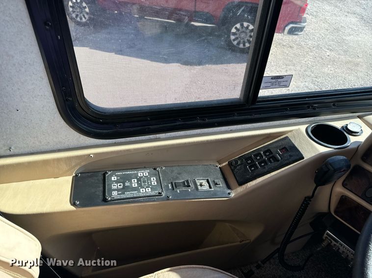 image for item EH6711 2003 Newmar Kountry Star RV