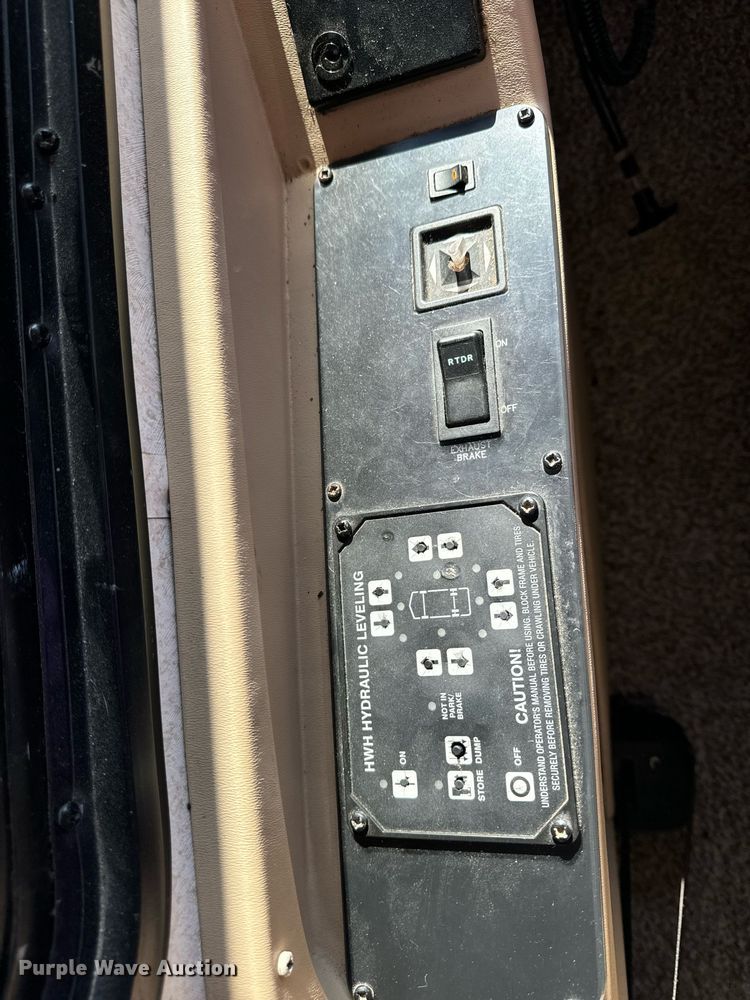 image for item EH6711 2003 Newmar Kountry Star RV