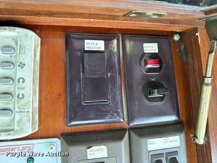 image for item EH6711 2003 Newmar Kountry Star RV