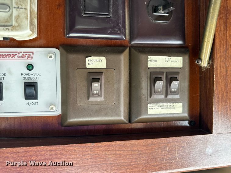 image for item EH6711 2003 Newmar Kountry Star RV