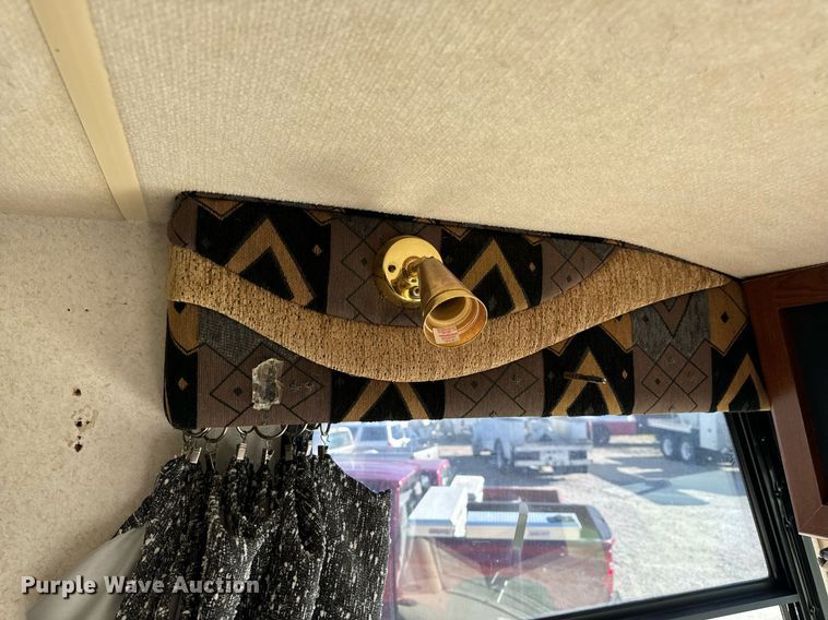 image for item EH6711 2003 Newmar Kountry Star RV