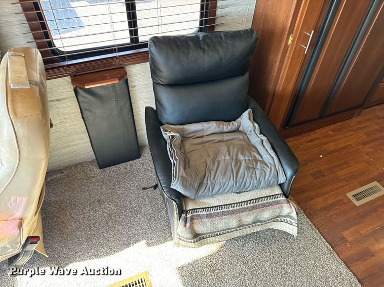 image for item EH6711 2003 Newmar Kountry Star RV