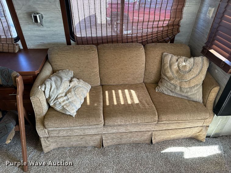 image for item EH6711 2003 Newmar Kountry Star RV