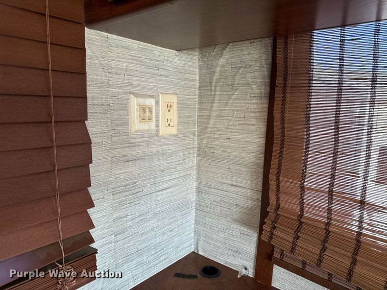 image for item EH6711 2003 Newmar Kountry Star RV