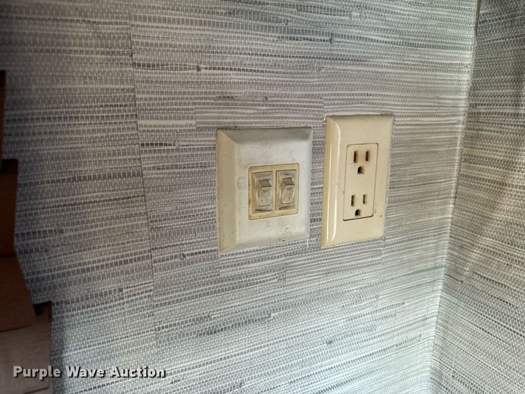 image for item EH6711 2003 Newmar Kountry Star RV