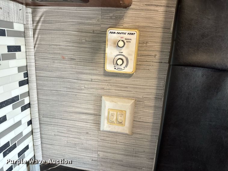 image for item EH6711 2003 Newmar Kountry Star RV