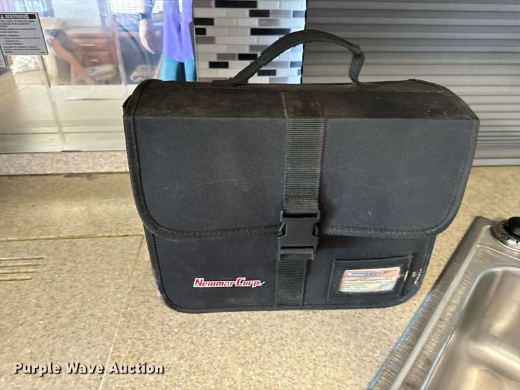 image for item EH6711 2003 Newmar Kountry Star RV