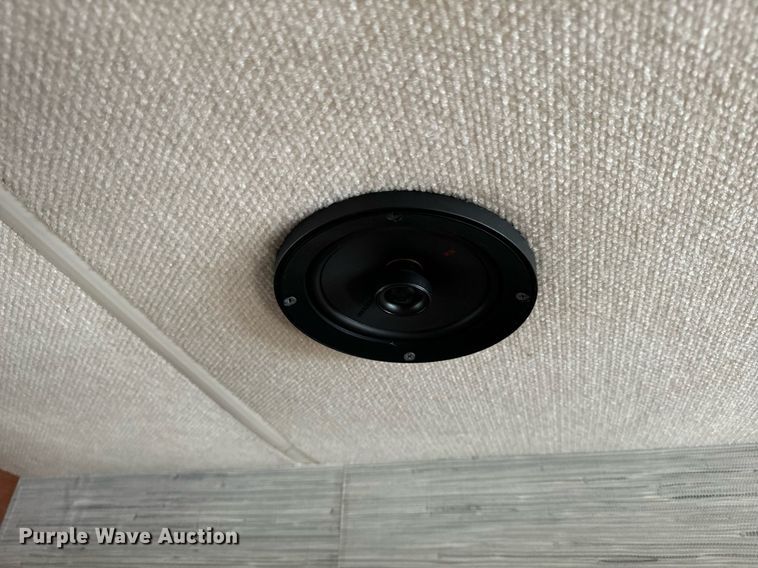 image for item EH6711 2003 Newmar Kountry Star RV