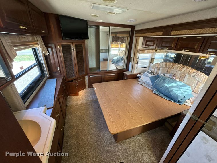 image for item EH6711 2003 Newmar Kountry Star RV