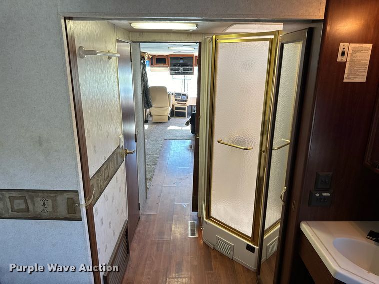 image for item EH6711 2003 Newmar Kountry Star RV