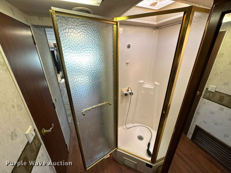 image for item EH6711 2003 Newmar Kountry Star RV