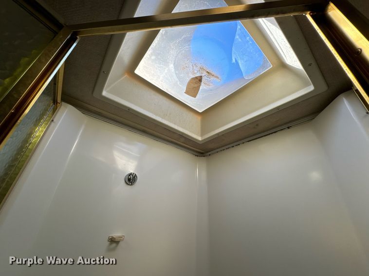 image for item EH6711 2003 Newmar Kountry Star RV