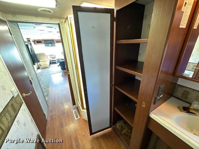 image for item EH6711 2003 Newmar Kountry Star RV