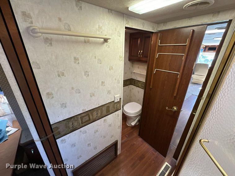 image for item EH6711 2003 Newmar Kountry Star RV