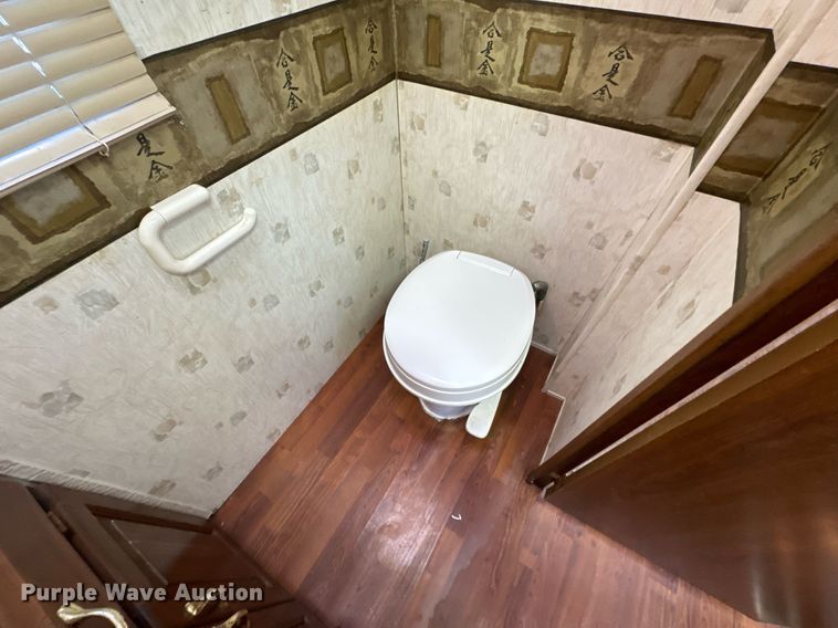 image for item EH6711 2003 Newmar Kountry Star RV