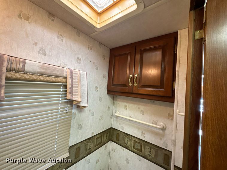 image for item EH6711 2003 Newmar Kountry Star RV