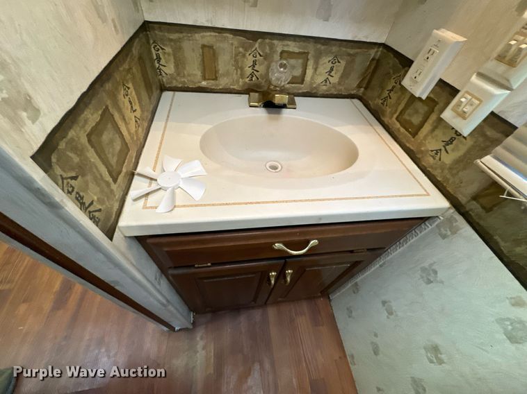 image for item EH6711 2003 Newmar Kountry Star RV