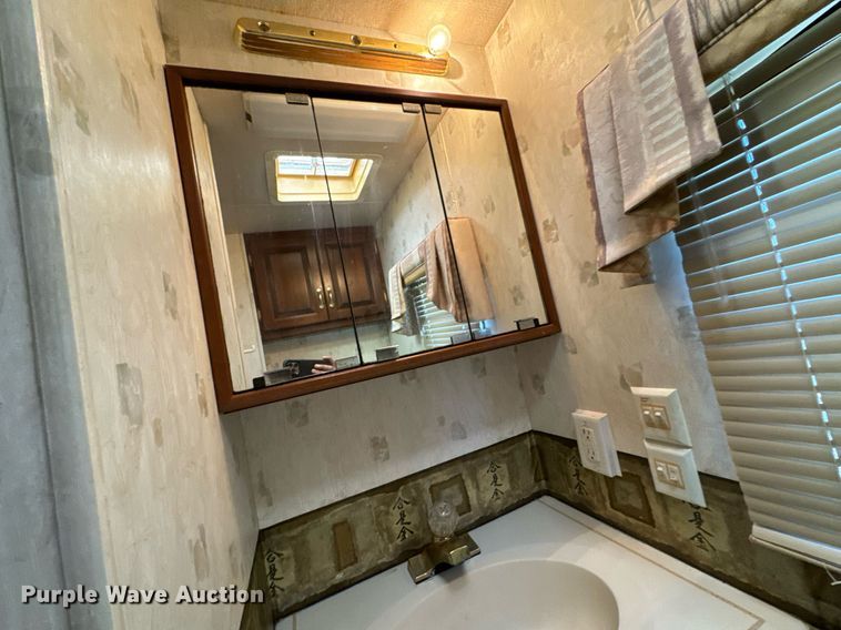 image for item EH6711 2003 Newmar Kountry Star RV