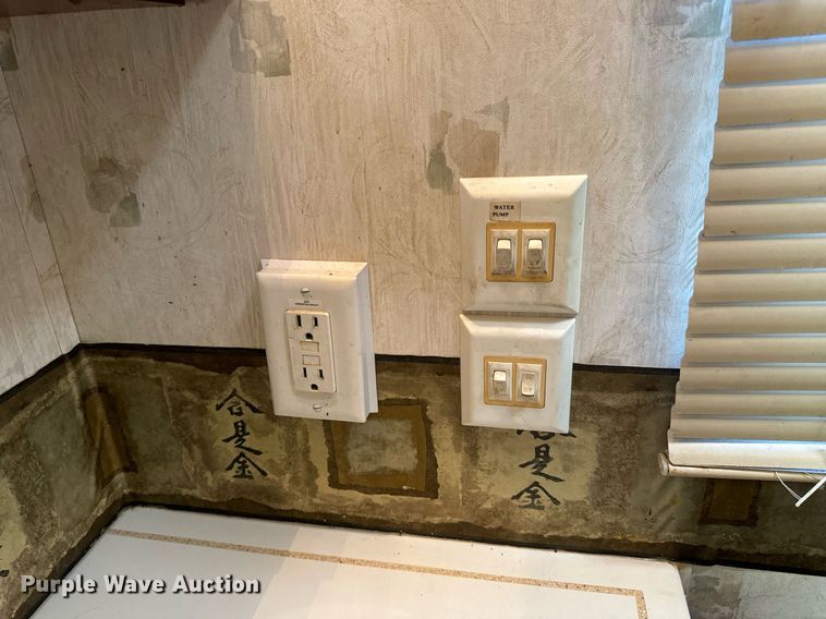 image for item EH6711 2003 Newmar Kountry Star RV