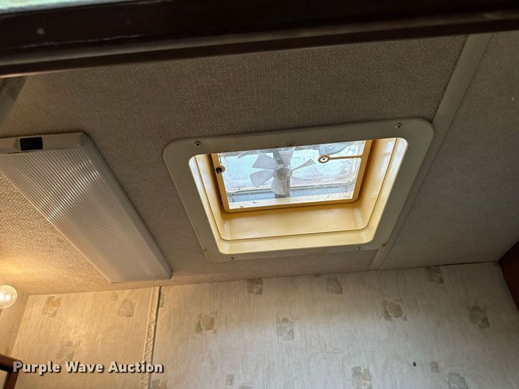 image for item EH6711 2003 Newmar Kountry Star RV