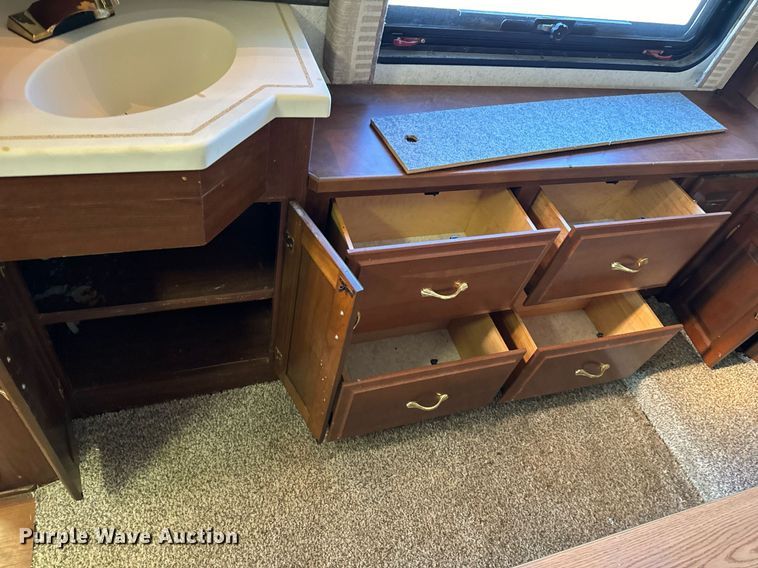 image for item EH6711 2003 Newmar Kountry Star RV