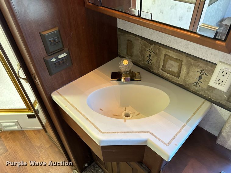 image for item EH6711 2003 Newmar Kountry Star RV