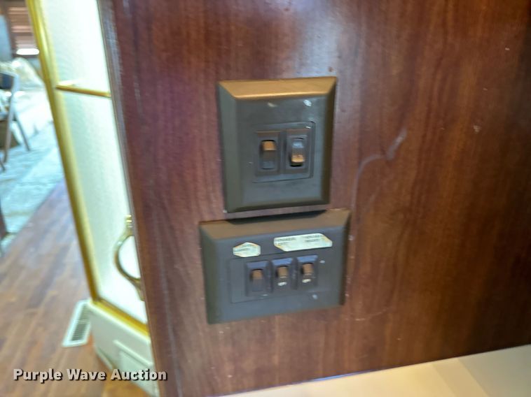 image for item EH6711 2003 Newmar Kountry Star RV