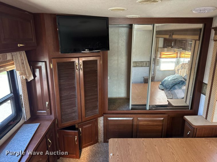 image for item EH6711 2003 Newmar Kountry Star RV